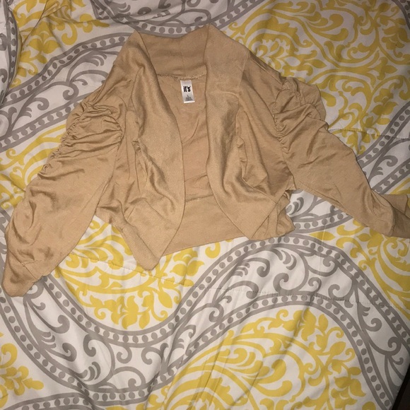 It’s fashion Tops - 🎊🎉 5 for $20🎊🎉 women’s stretch crop cardigan